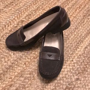 Hush Puppies women’s brown suede loafers. New! 9.5
